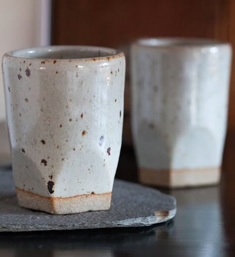 Square Mug Pottery, Speckled Clay Pottery, Faceted Pottery, Cup Shapes, Sculptures Céramiques, Ceramics Inspiration, Ceramic Tumbler, Keramik Design, Pottery Inspo