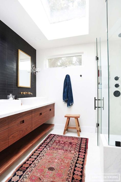 37 Amazing mid-century modern bathrooms to soak your senses Interior Design Minimalist, Mid Century Modern Bathroom, Mid Century Bathroom, Scandinavian Bathroom, Amber Interiors, Style At Home, Beautiful Bathrooms, Vintage Modern, Home Fashion