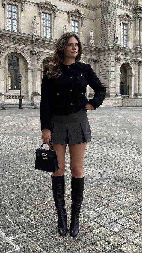 Shopping Outfit Ideas, Semi Formal Mujer, Australian Winter Fashion, Australian Winter, T Shirt Outfits, Aesthetic Overalls Outfit, Ireland Fashion, Preppy Sweater, Preppy Summer Outfits