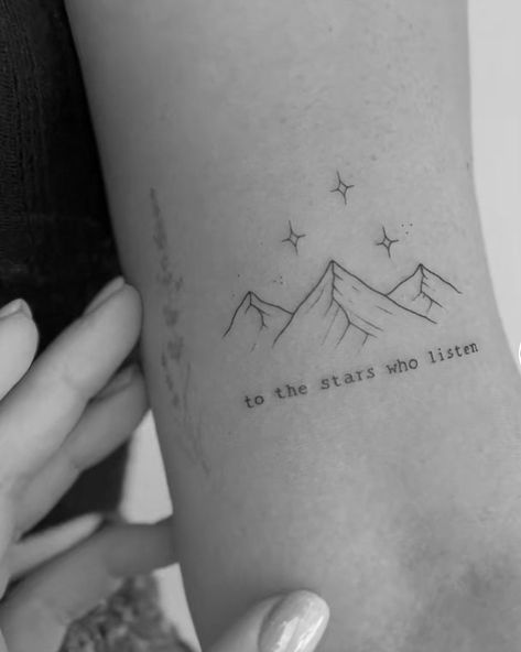 Keeper Of The Stars Tattoo, Acotar Book Tattoo Ideas, Small Sjm Tattoo, Acotar To The Stars Who Listen Tattoo, To All The Stars Who Listen Tattoo, Acotar Small Tattoo, Acotar Fine Line Tattoos, Acotar To The Stars Who Listen, Tog Inspired Tattoos