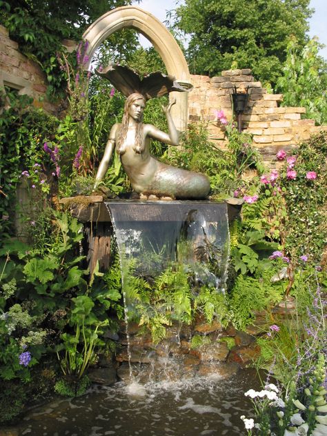 Garden Art Sculptures Statues, Fairytale Life, Mermaid Statues, Dream Place, Mermaid Decor, Water Features In The Garden, Fountains Outdoor, Garden Fountains, Enchanted Garden