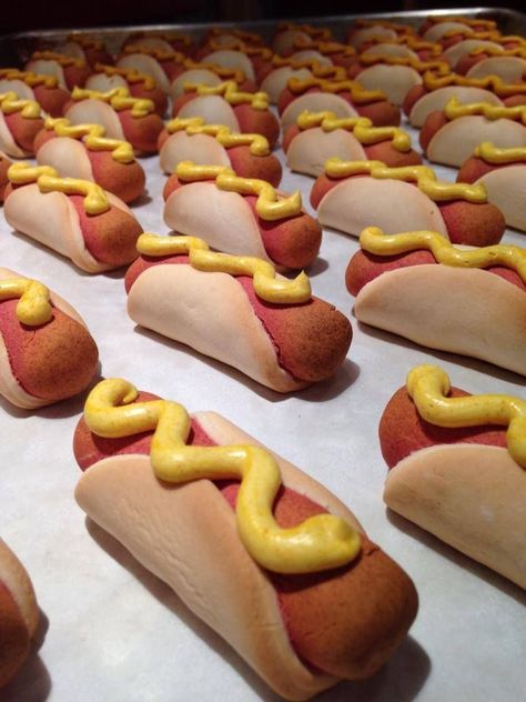 Hot Dog Dog Treats, Dog Bakery Ideas, Dog Bakery Business, Dog Treat Bakery, Pet Bakery, Treat Business, Homemade Dog Cookies, Homemade Pet Treats, Pet Treats Recipes