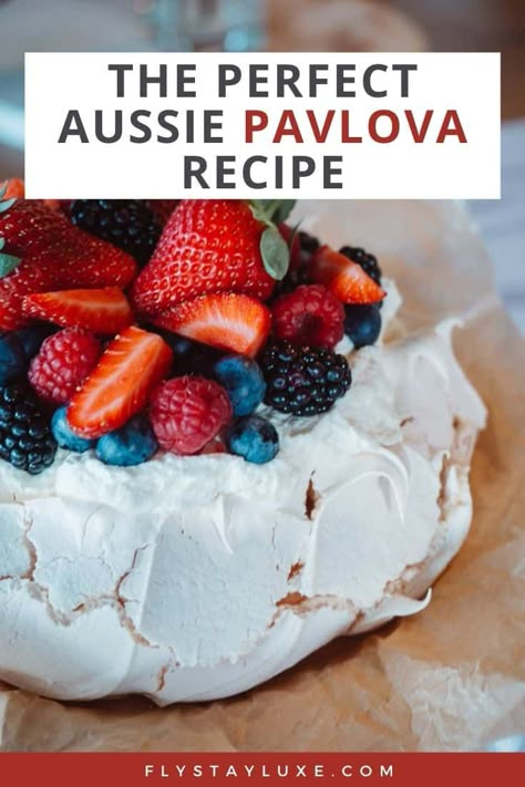 Pavlova Decoration, Christmas Pavlova Recipe, Easy Pavlova Recipe, Pavlova Christmas, Pavlova Photography, Australian Pavlova Recipe, Classic Pavlova Recipe, Best Pavlova, Easy Pavlova