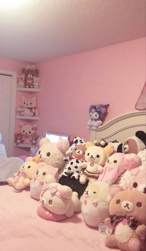 Bed Filled With Plushies, Rilakkuma Bedroom, Hello Kitty Bedroom Aesthetic, Stuffed Animals On Bed, Plushie Bedroom, Cute Core Bedroom, Kawaii Bedrooms, Sanrio Bedroom, Cutecore Room