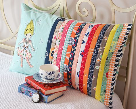 Baby Clothes Quilt, Sewing Cushions, Sewing Baby Clothes, Patchwork Cushion, Bantal Sofa, Sew Ins, Patchwork Pillow, Sewing Pillows, Small Sewing Projects