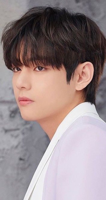 Men With Bangs Haircuts, Taehyung Straight Hair, Kpop Idol Haircuts Male, Korean Hairstyle Men Bangs, Layer Hair Korean Men, Boy Bangs Haircut, Kpop Boy Haircut, Taehyung Haircut, Korean Haircut Men