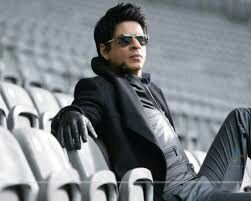 Dashing Shahrukh Khan, Ray Ban Clubmaster, Ray Bans, Square Sunglass, Mens Sunglasses, Sunglasses