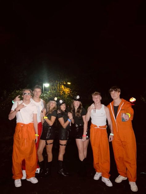 Group Customs Halloween, 4 Person Couple Costume, Group Costumes Boys And Girls Friends, Cool Group Halloween Costumes, Group Of 11 Halloween Costumes, Group Couple Costume Ideas, Cops And Prisoner Costume Group, Couple Group Halloween Costumes, Cops And Robbers Costume Group