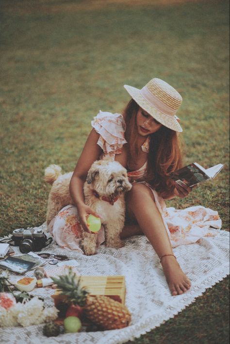 Picnic With Dog Photoshoot, Dog Picnic Photoshoot, Taco Picnic, Poodle Photoshoot, Bridgerton Photoshoot, Dog Picnic, Dog Family Pictures, Picnic Shoot, Photography Practice