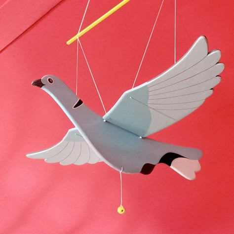 Flying Bird Mobile Diy, Flying Bird Mobile, Mobiles For Kids, Bird Mobile, Making Wooden Toys, Garden Crafts Diy, Childs Room, Diy Mobile, Mobile Art