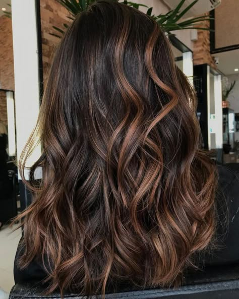 60 Hairstyles Featuring Dark Brown Hair with Highlights #darkbrownhair Brown Hair Cuts, Chocolate Brown Hair Color, Bronde Hair, Chocolate Brown Hair, Caramel Hair, Brown Hair With Blonde Highlights, Hair Color Light Brown, Brunette Balayage Hair, Brown Hair Balayage