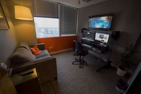 Editing Bay, Edit Suite, Imac Desk Setup, Editing Suite, Setup Gamer, Home Edit, Iphones For Sale, Pc Setups, Man Office