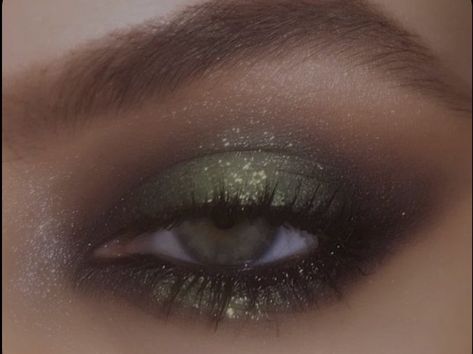 Asian Green Eyeshadow, Green And Black Prom Makeup, Glitter Green Makeup, Dark Forest Makeup, Green Emo Makeup, Enchanted Forest Prom Makeup, Alternative Prom Makeup, Dark Fairy Core Makeup, Alt Green Makeup