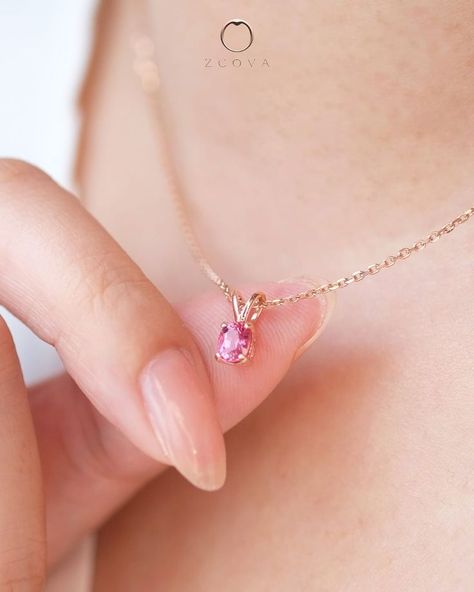 This 0.5 carat pink spinel birthstone necklace is so sweet and graceful! As August birthstones, spinels symbolise hope, happiness, joy and revitalization. Pink gemstone necklace. Browse our website for customised coloured gemstone rings, necklaces, earrings, bracelets and jewellery in Malaysia. Rantai leher batu permata spinel merah jambu 0.5 karat bujur emas ros 750 18K. Spinel Necklace Design, Pink Spinel Jewelry, Pink Stone Necklace, Pink Gemstone Necklace, Spinel Jewelry, Ankle Jewelry, Pink Spinel, Pink Gem, Pink Sapphire Ring