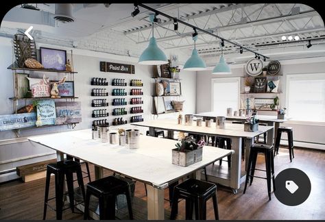 Board And Brush Creative Studio, Workshop Space Design, Craft Studio Design, Diy Water Table, Interior Design New York, Craftroom Ideas, Florist Studio, Classe D'art, Design Studio Workspace