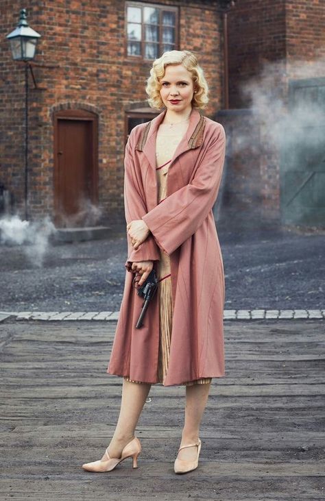 Kate Phillips As Linda Shelby n Peaky Blinders Linda Shelby, Peaky Blinders Fashion Women, Peaky Blinders Fashion, Peaky Blinders Merchandise, Peaky Blinders Costume, 1920s Fashion Women, Period Dress, 1920s Fashion, Peaky Blinders