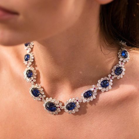 Amazing Necklaces, Royal Blue Colour, White Topaz Necklace, Pink Diamond Jewelry, Dainty Jewelry Necklace, Blue Sapphire Necklace, Dainty Diamond Necklace, Diamond Jewelry Necklace, Diamond Solitaire Necklace