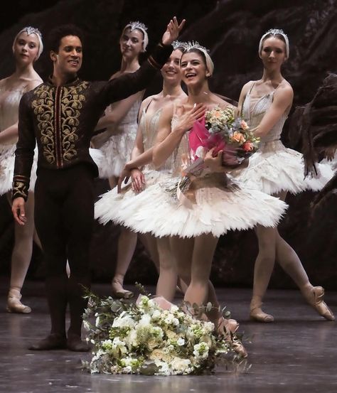 Last night at the ballet! - Maya Magari being the gorgeous prima ballerina she is, being showered with our ballet bouquets! Stage photo by @robsallnow #bloomsburyflowers #bloomsburyflowerslondon #balletbouquet #royaloperahouse #luxuryflowers #luxuryflorist #londonflorist Night At The Ballet, Ballerina Flower, Flowers London, Luxury Florists, Beautiful Things In Life, Stage Photo, Prima Ballerina, The Ballet, Luxury Flowers