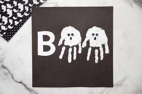 Ghost Handprint Handprint Art Kids, Halloween Handprint Crafts, How To Make Letters, Halloween Infantil, Halloween Crafts Preschool, Fun Projects For Kids, Baby Handprint, Halloween Arts And Crafts, Free Printable Letters