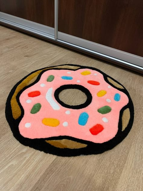 "This is a tufted handmade rug that depicts a sweety and colorful doughnut (donut). It is pretty soft and \"bulky\" (thick) that makes a rug to has no gaps between yarns even when you bend it. The rug designed to be a perfect gift for you or your loved ones. The approximate dimensions are: width 21.6\" (55 cm) and height 21.6\" (55 cm). The materials used: primary cloth, 98% acrylic yarn, 2% wool yarn, and felt secondary (backing) fabric. The item is ready to be shipped with love and care as it Strawberry Tufted Rug, Punch Rug Ideas, Tuft Rug Design Ideas, Tuffed Rug, Carpet Tufting, Tufting Design, Heart Rug, Bright Carpet, Rug Tufting