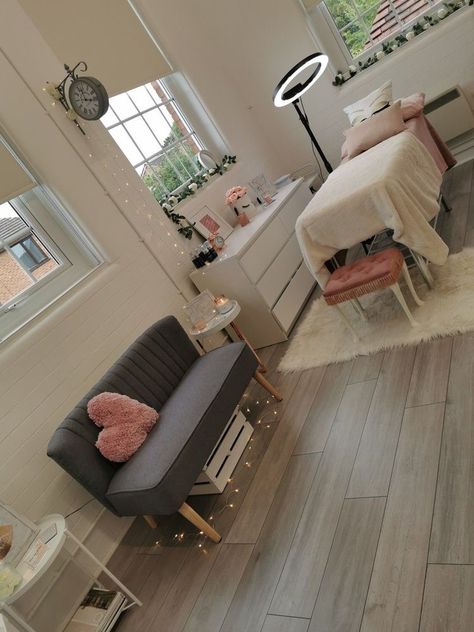 Salon Interior Design Ideas, Tech Room, Nail Salon Interior Design, Beauty Salon Interior Design, Lash Room Decor, Beauty Room Salon, Home Beauty Salon, Esthetician Room Decor, Esthetics Room