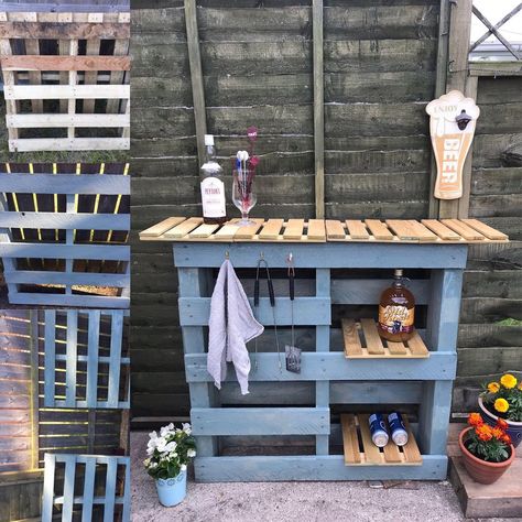 Outdoor Shed Wall Decor, Pallet Bbq Table, Pallet Grill Table, Pallets Garden Furniture, Small Bbq Area Ideas Outdoor Diy, Eurolava Ideas, Outdoor Kitchen Pallets, Diy Bbq Table, Pallet Grill Station Diy Projects