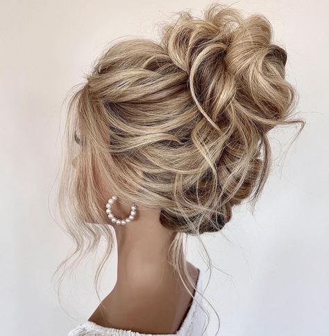 Blonde Bridesmaid Hairstyles, Bridal Updo With Extensions, Beach Wedding Updo Hairstyles Bridesmaid, Bridal Hair Updo Medium Length, Wedding Updo For Bride, Bridesmaid Hair Volume, Flirty Updo, Low Textured Bun, Textured Bun