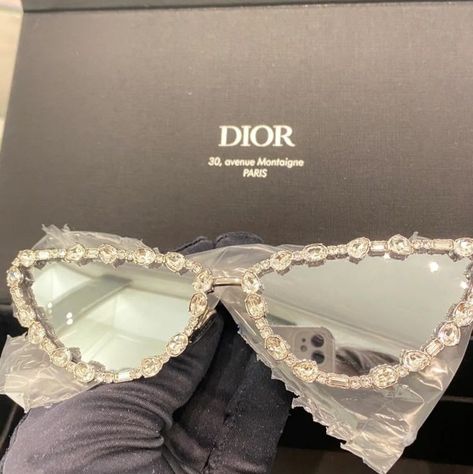 Dior Glasses Sunglasses, Dior Glasses, Fancy Glasses, Sunglasses Dior, Dope Jewelry Accessories, Luxury Glasses, Wedding Necklace Set, Pretty Jewelry Necklaces, Stylish Glasses