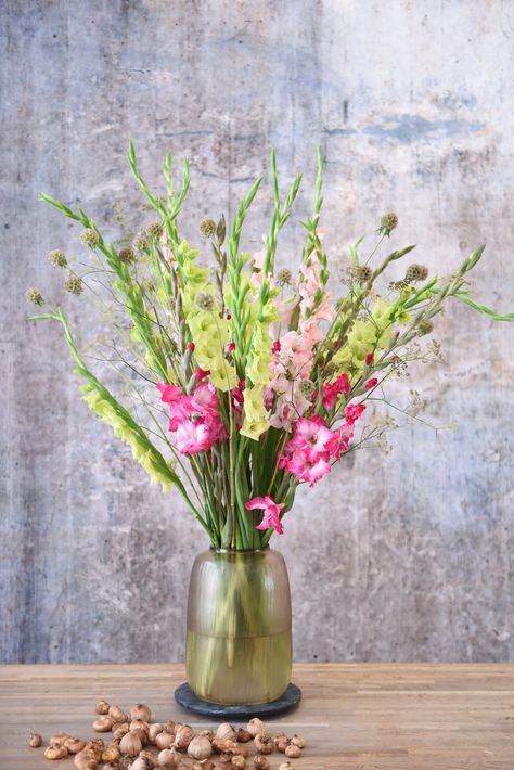 Technically, still a winter month, but March breathes so much spring and new life already!! Especially with this brightly colored gladioli bouquet. And don’t forget to plant your gladioli bulbs as soon as the frost has left your garden. It’s planting time!! 

#MarchBlooms # #BulbsPlanting #GladiolGarden #FloralInspiration #ForeverBulbs Gladioli Bouquet, Gladiolus Bouquet, Gladiolus Bulbs, Feel So Close, Rose Flower Pictures, Gladioli, Grow Together, Winter Months, Flower Pictures