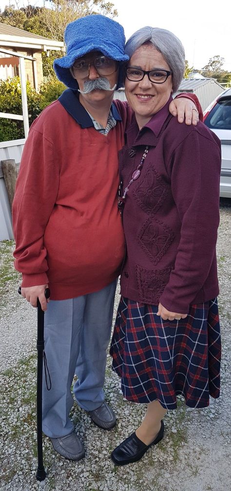 Halloween Costumes Grandma, Old Couple Costume Ideas, Old People Clothes Outfits, Grandma Spirit Week, Black Themed Halloween Costume, Grandma And Grandpa Costumes, Diy Grandma Costume, Old Couple Costumes, Granny Outfit Costume