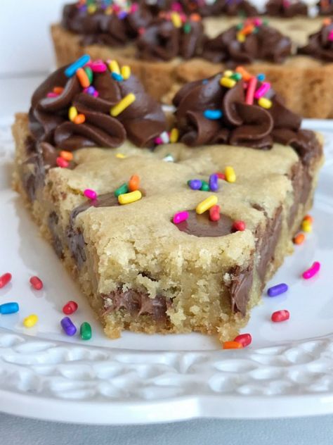 12 Inch Cookie Cake Recipe, Cookie Cakes Birthday Designs, Big Cookie Cake, Homemade Cookie Cake, Cookie Empire, Homemade Cookie Cakes, Chocolate Chip Cookie Pizza, Chocolate Chip Cookie Cake Recipe, Giant Cookie Cake