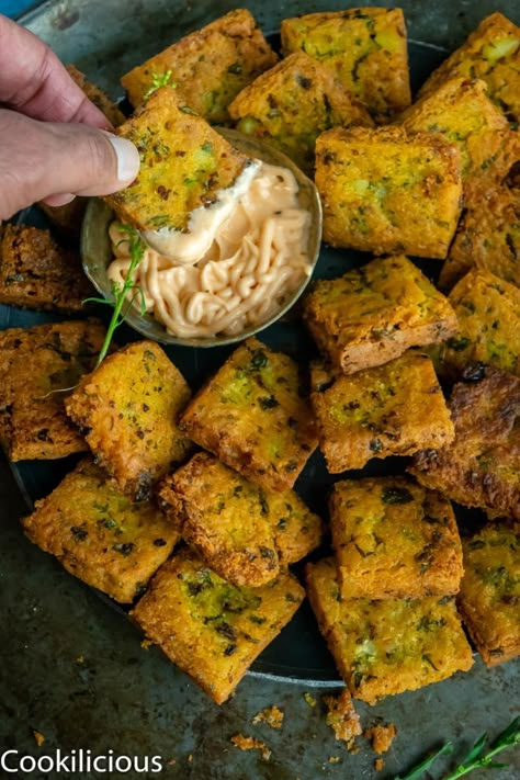 This vegan fried appetizer made with besan & potatoes is crispy & crunchy. If you are looking for a quick & easy snack for your next party, give this a try. #besan #chickpeaflour #potato #fried #snack #Indian #vegan #vegetarian #fingerfood #appetizer #crowdpleaser #easy #partyfood #smallbites Quick Indian Appetizers Vegetarian, Indian Veg Snacks For Party, Picnic Food Vegetarian, Indian Snacks Aesthetic, Diwali Party Appetizers, Indian Tea Time Snacks, Indian Appetizers For Party Vegetarian, Potato Starter Recipes, Veg Snacks For Party