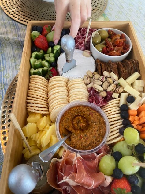 Cucumber, salami, carrots, nuts, crackers, biscuits, ham, grapes, strawberries, cheese sticks, cheese knife, dip, bluberries, healthy crackers Healthy Crackers, Food Platter, Cheese Platter, Cheese Knife, Cheese Sticks, Cheese Platters, Food Platters, Ham And Cheese, Baby Food