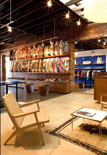 How the hell did they get a picture of my apartment? Skateshop Interior Design, Skateboard Restaurant, Skateshop Interior, Skate Shop Design, Skateboard Shop Aesthetic, Display Skateboard, Skateboard Window Display, Skateboard Display, Skateboard Room