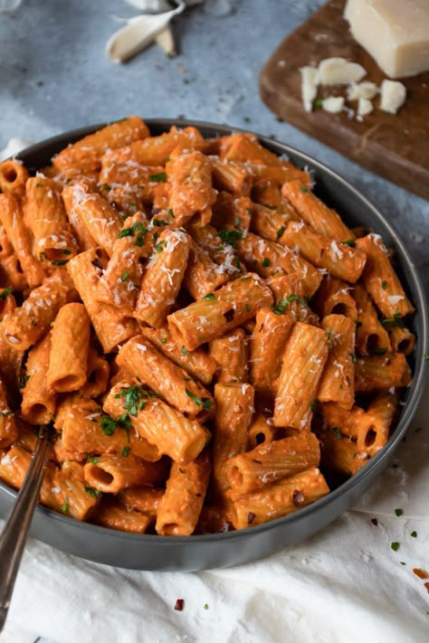 Creamy Tomato Pasta Sauce Recipes, Pasta Recipes With Tomato Sauce, Pasta Creamy Tomato, Tomato Rigatoni Pasta, Heavy Cream Tomato Pasta Sauce, Creamy Pasta Aesthetic, Creamy Marinara Pasta Recipes, Creamy Tomato Rigatoni, Creamy Red Pasta Recipes