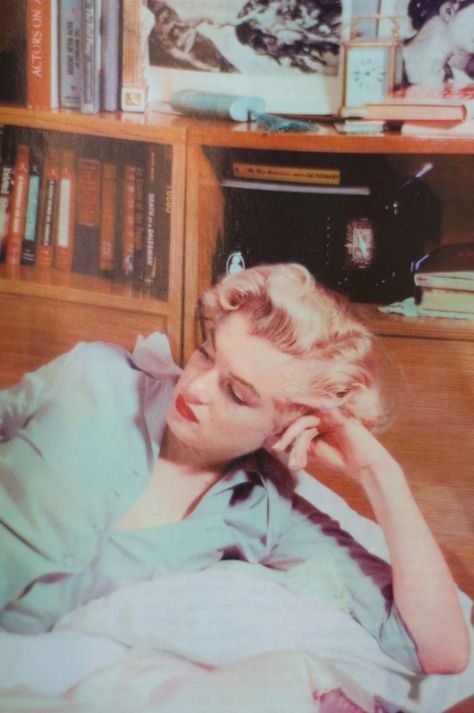 Monroe. Celebrities Reading, Norma Jean, Norma Jeane, Reading A Book, Woman Reading, Her. Book, Love Book, Marilyn Monroe, Old Hollywood