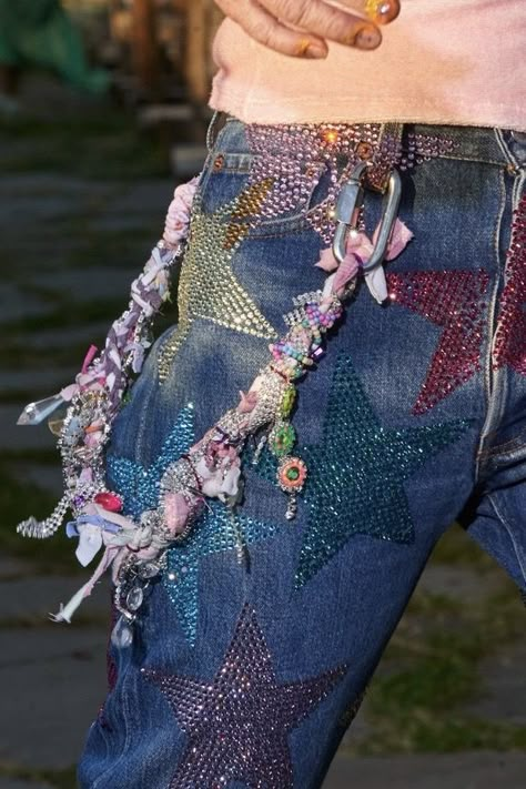 Painted Jeans, Denim Diy, Jeans Diy, Clothes Crafts, Fashion Fits, Outfit Goals, Upcycle Clothes, Diy Fashion, Custom Clothes