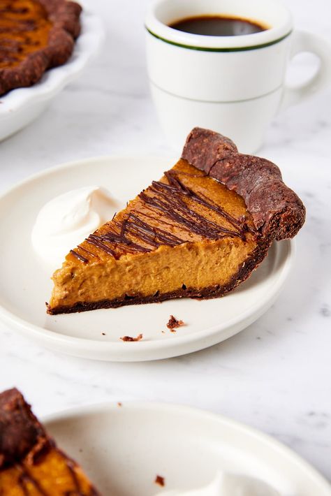 Pumpkin Pie with Chocolate Crust Pie With Chocolate Crust, Sweet Empanadas, Wyse Guide Recipes, Cake Puck, Pie Game, Pie Contest, Wyse Guide, Summer Pie, Bar Desserts