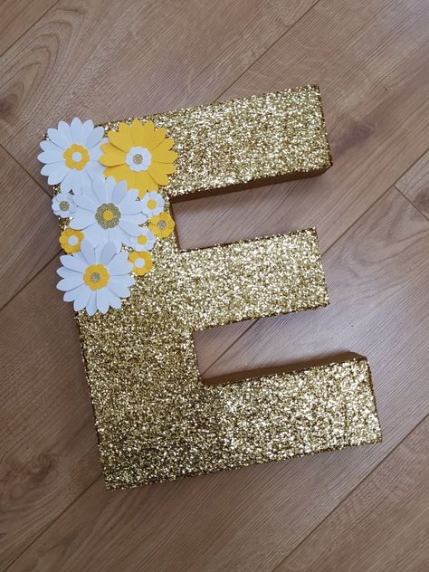 Letter Painting Ideas Wooden Aesthetic, Letter Painting Ideas Wooden, Science Exhibition Ideas, Diy Monogram Letters, Paper Daisies, Cardboard Letters, Girly Party, Diy Monogram, Diy Glitter