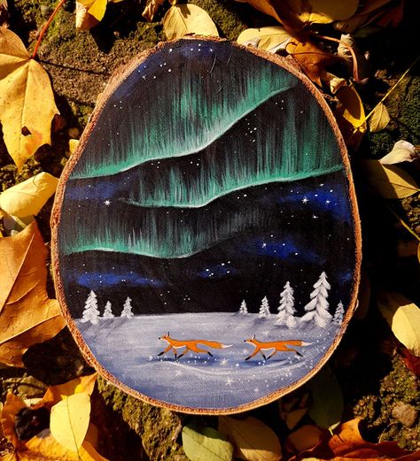 I Create Magical Starry Scenes On Wood Pieces Found During My Forest Wanderings Drawing On Wood Ideas, Wood Slice Painting Ideas, Wood Slice Ideas, Drawing On Wood, Wood Slice Painting, Wood Paintings, Wooden Artwork, Wood Slice Ornaments, Paint Easy