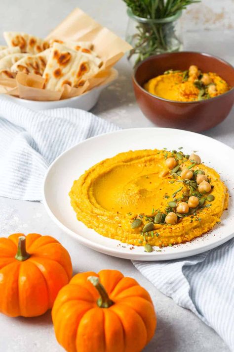 This creamy savory Pumpkin Hummus dip is a new fall favorite cold appetizer that I like to serve this time of year. With warm spices and creamy pumpkin puree, it's a light, healthy and satisfying spread your guests will love dipping into! Pumpkin Hummus Recipe, Cold Appetizer, Savory Pumpkin, Pumpkin Dip, Thanksgiving Appetizer Recipes, Pumpkin Hummus, Fall Appetizers, Hummus Dip, Pumpkin Pie Mix