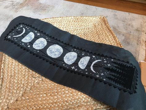 Moon phase cross stitch - from tinymodernist.com Moon Phase Crochet, Moon Phases Embroidery, Moon Phases Knitting Chart, Moon Phase Cross Stitch, Waxing Moon Cross Stitch, Waxing Moon Cross Stitch Gallery.ru, Moon Phases, Handmade Bags, Moon