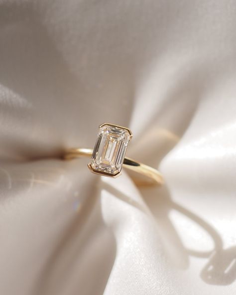 ✦ The Ring Shown in the Picture Holds a Beautiful Emerald Cut Lab Grown Diamond. ✦ Main Stone Details✧ Type: CVD Lab Grown Diamond✧ Shape: Emerald Cut✧ Weight: 1.50 CT I 2.0 CT I 2.50 CT ✦ Ring Details ✧ Metal: Gold (10KT, 14KT, 18KT)✧ Metal Tone: Yellow, White, Rose ✦ We promise unparalleled diamond and ring quality—always the best, never compromised ✨ All Elite Carat orders come with an IGI or GIA Certificate for Lab-Grown Diamonds and a Metal Purity Certificate, ensuring complete authenticity Champagne Diamond Engagement Ring, Emerald Cut Solitaire Engagement Ring, Diamond Ring Emerald Cut, Champagne Diamonds Engagement, Emerald Diamond Engagement Ring, Affordable Engagement Rings, Radiant Cut Rings, Emerald Ring Engagement Diamond, Forever Rings