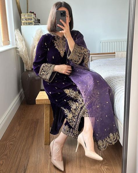 Pakistani Velvet Suits Party Wear, Purple Pakistani Dress, Velvet Party Dress Classy, Full Sleeve Suit, Velvet Pakistani Dress, Pakistani Dresses Party, Velvet Suit Design, Dark Purple Color, 3 Piece Outfit