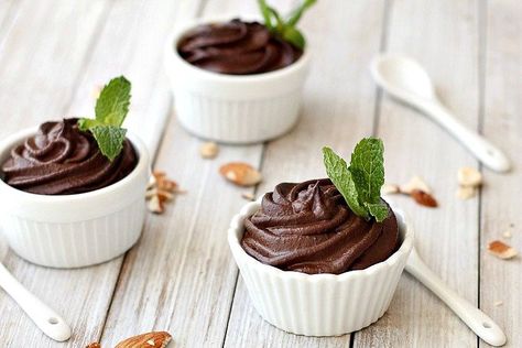 Vegan Avocado Recipes, Avocado Mousse, Avocado Chocolate Mousse, Low Cholesterol Recipes, Avocado Chocolate, Cholesterol Lowering Foods, Lower Your Cholesterol, Coffee Benefits, Healthy Diet Tips