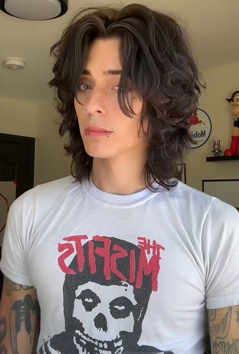 Men Haircut Shaggy, Gothic Guys Long Hair, Masc Long Haircut, Grunge Curly Hairstyles Men, Men Haircut Styles Round Faces, Men’s Grown Out Hair, Green And Black Hair Men, Men Alternative Hair, Medium Hair Guys