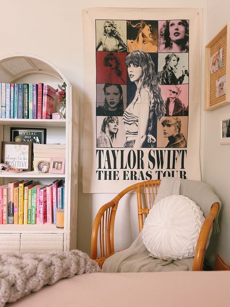 Taylor Swift Rooms Ideas, Eras Tour Room Decor, Bedroom Taylor Swift, Taylor Swift Nashville, Taylor Swift Themed Room Ideas, Bedroom Inspo Taylor Swift, Bedroom Ideas Taylor Swift, Taylor Swift Decor Ideas, Taylor Swift Themed Room Decor