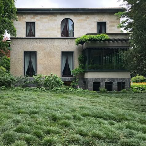 Villa Necchi Campiglio, Villa Necchi, Sketchbook Inspo, Italian Architecture, Tuscan Villa, Italian Villa, Building Exterior, Architecture Exterior, Building Construction