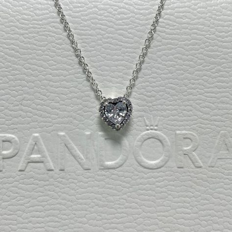 Pandora Elevated Heart Necklace Pandora Necklace Simple, Pandora Elevated Heart Necklace, Heart Pandora Necklace, Pandora Heart Jewelry, Cute Pandora Necklaces, Pandora Necklace Aesthetic, Pandora Necklace Ideas, Pandora Heart Necklace, Elevated Heart Necklace