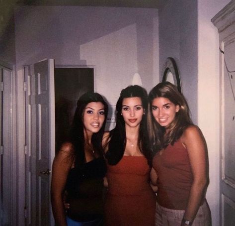 Kim Kardashian 2000's, Young Kim Kardashian, Estilo Kardashian, Kim And Kourtney, Jenner Family, Keeping Up With The Kardashians, Kim K, Kardashian Jenner, Kourtney Kardashian